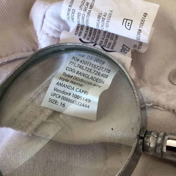 Gloria Vanderbilt Amanda All Around Slimming Effect Capri size 16. - Picture 10 of 10